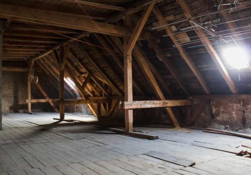 Nach der Entrümpelung ein sauberer Dachboden