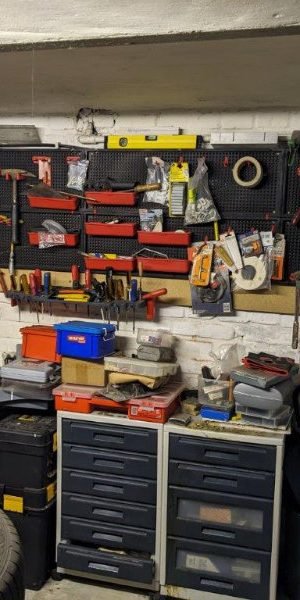 Keller Entrümpeln Werkzeugwand